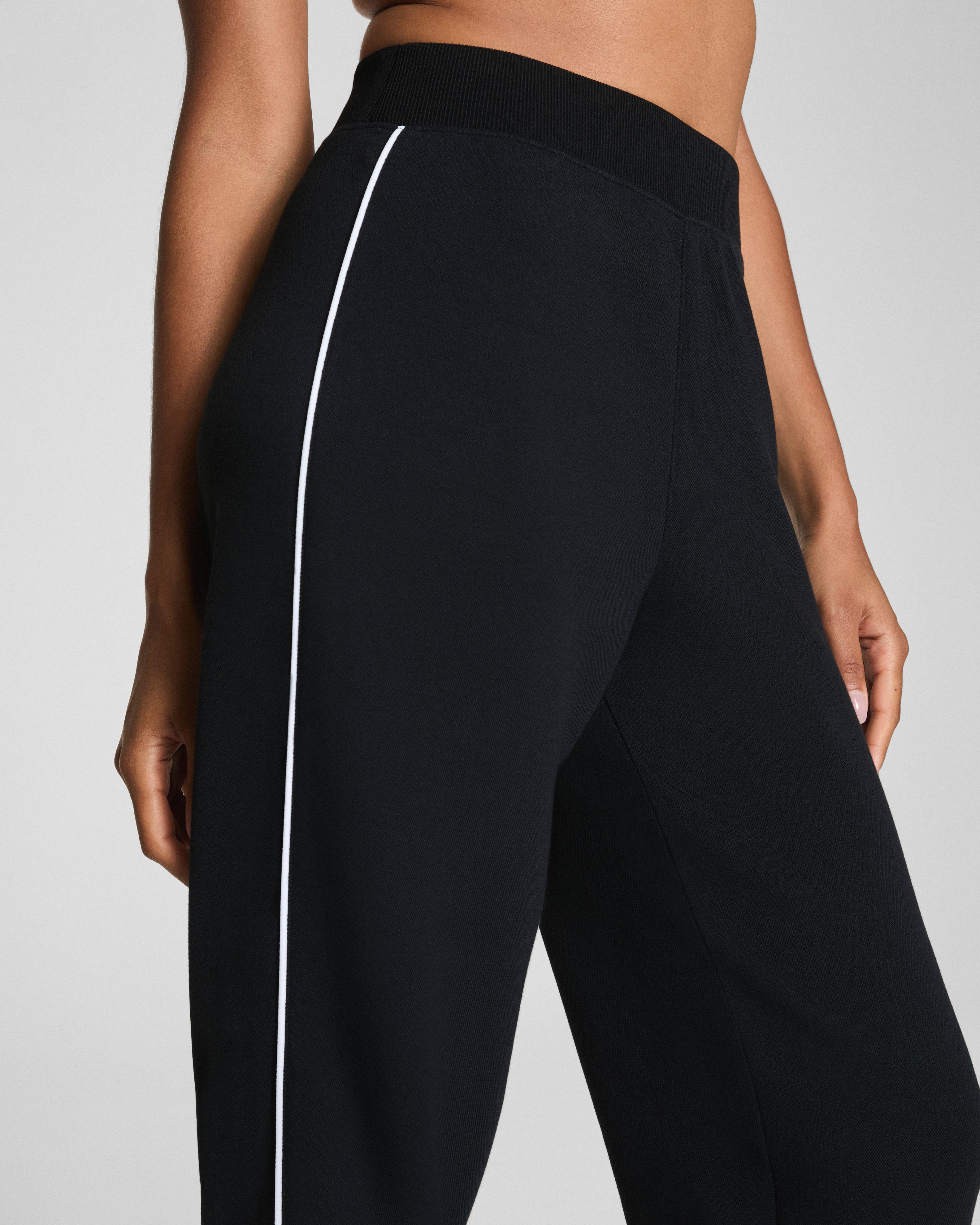 SPANX AirEssentials® Pique Barrel Ankle Pant | Very Black