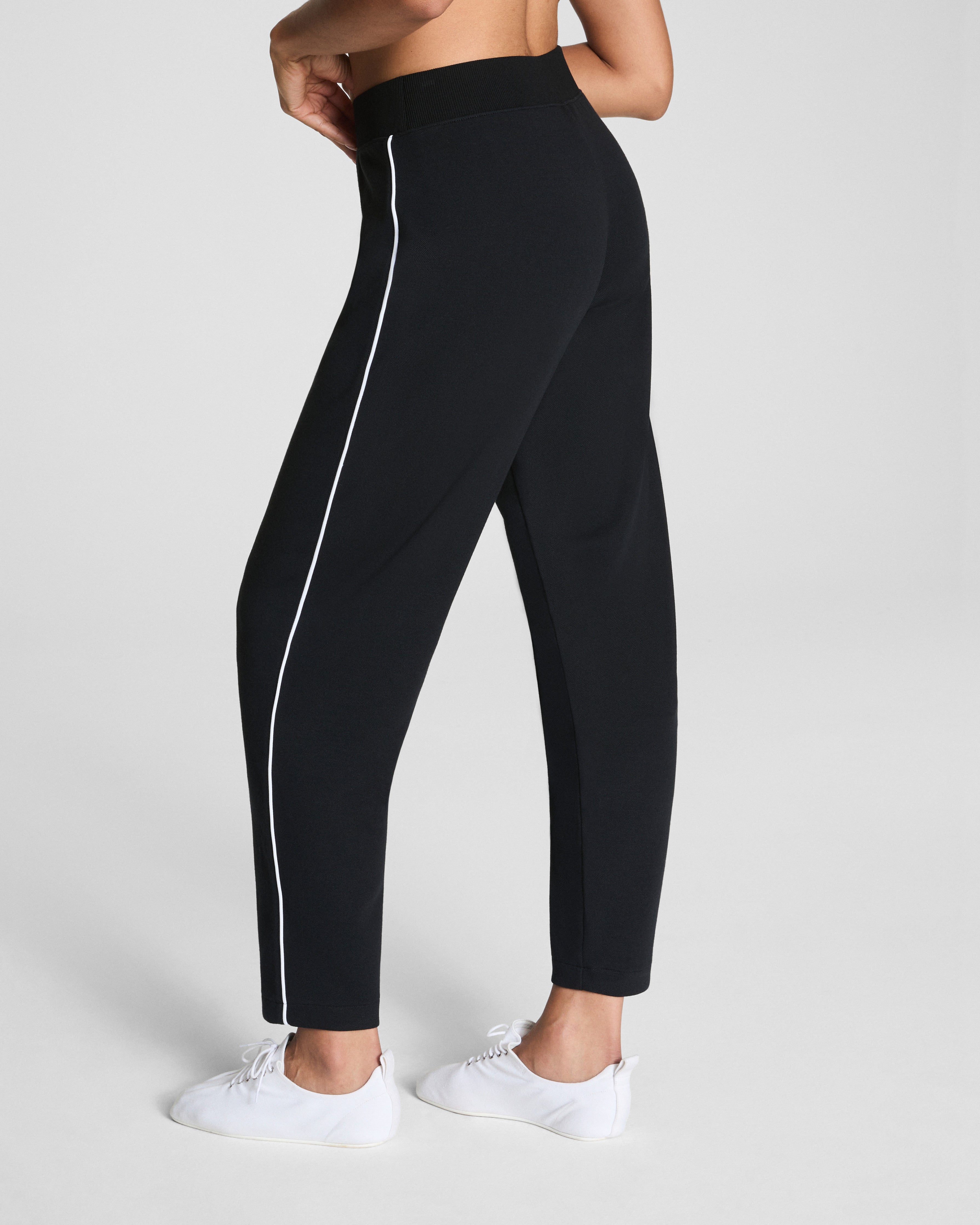 SPANX AirEssentials® Pique Barrel Ankle Pant | Very Black